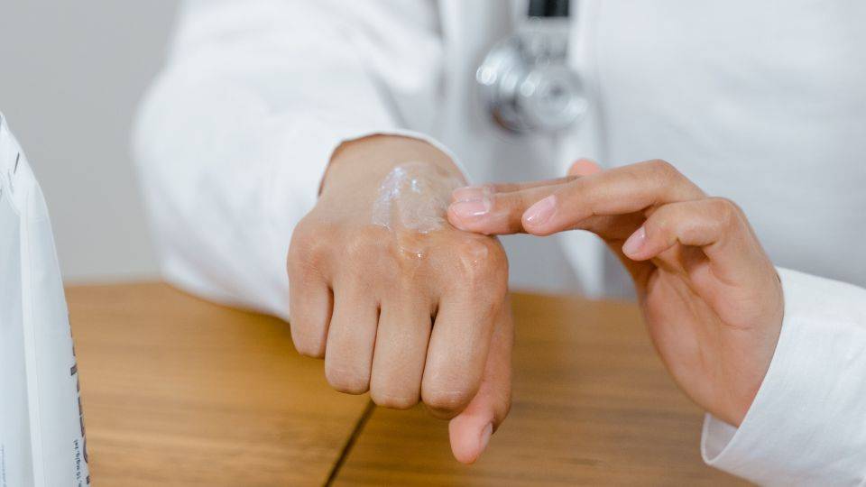 What’s the Difference Between Creams, Ointments, and Gels in Skincare?